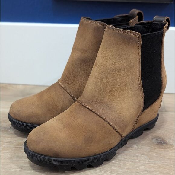 Sorel Joan of Arctic Wedge II Chelsea Boots in Nubuck! - Picture 5 of 13